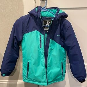 Kamik boys size 10 ski jacket with detachable hood.